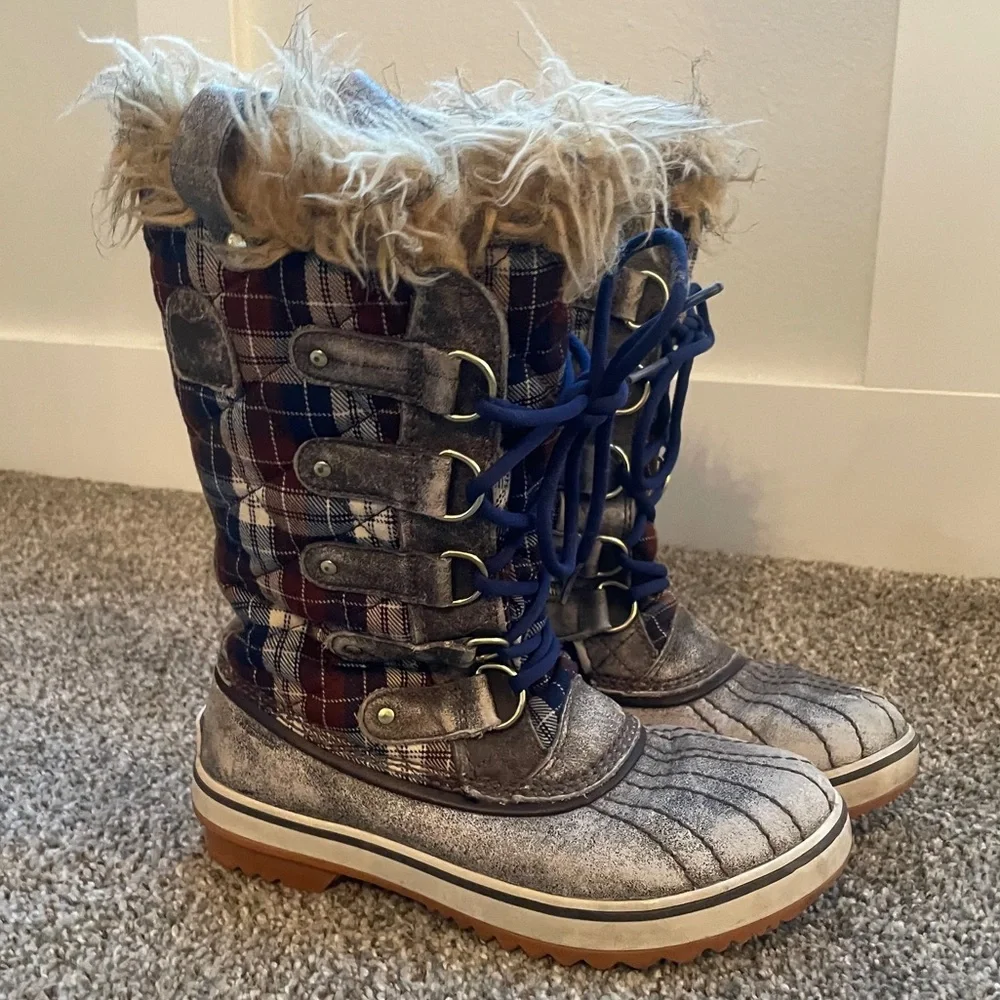 Women’s Sorel Tofino waterproof winter boots distresed quilted blue brown plaid